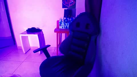 Snapshot of shining_star69 chatting on October 12, 6:50 am shining_star69 online show from October 12, 6:50 am