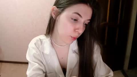 shiraha___rafieru online show from May 7, 9:10 pm