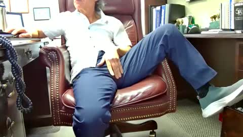 nikolas send dm for an appointment online show from June 5, 4:12 pm
