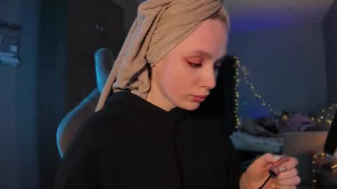 Snapshot of shorty_di chatting on January 21, 6:22 am Diana online show from January 21, 6:22 am