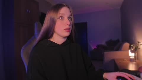 Snapshot of shorty_di chatting on December 22, 12:17 am Diana online show from December 22, 12:17 am