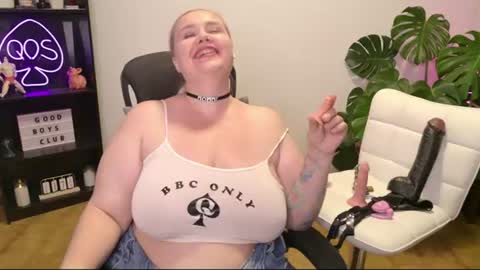 Mimi   online show from June 17, 8:25 pm