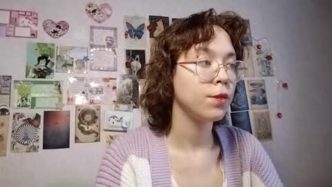 Snapshot of shy_kiss_twinkle_bloop chatting on September 17, 1:47 pm Milena online show from September 17, 1:47 pm