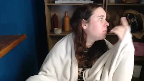 shy_lil online show from October 2, 12:04 pm