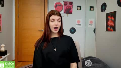 Snapshot of shybella_girl chatting on February 20, 11:31 am Bella online show from February 20, 11:31 am