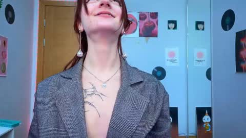 Snapshot of shybella_girl chatting on December 4, 7:44 am Bella online show from December 4, 7:44 am