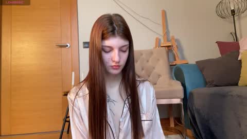 Snapshot of shybella_girl chatting on October 9, 6:52 am Bella online show from October 9, 6:52 am
