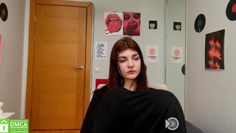 Snapshot of shybella_girl chatting on February 27, 11:28 am Bella online show from February 27, 11:28 am