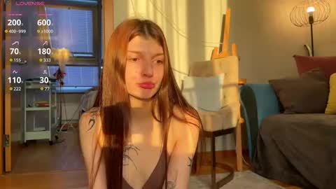 Snapshot of shybella_girl chatting on October 2, 5:28 am Bella online show from October 2, 5:28 am
