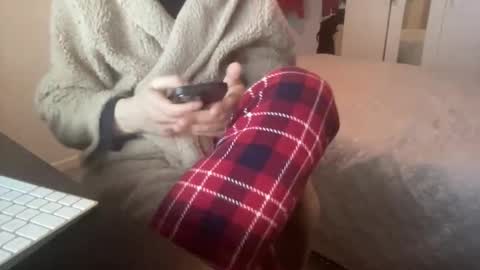 Snapshot of shyboy0533 chatting on October 31, 7:47 pm shyboy0533 online show from October 31, 7:47 pm