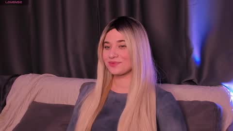 Mary online show from October 17, 11:53 pm