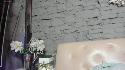 Snapshot of shygurl18hot chatting on February 17, 9:35 am shygurl18hot online show from February 17, 9:35 am