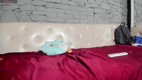 Snapshot of shygurl18hot chatting on February 19, 9:28 am shygurl18hot online show from February 19, 9:28 am