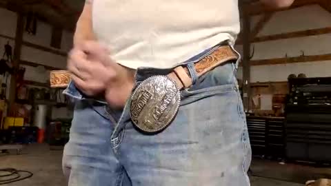 shyguycurious5 online show from December 15, 10:17 pm