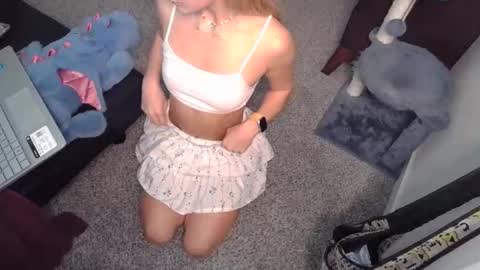 shypetitebaby online show from January 12, 4:03 pm