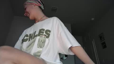 shypetitebaby online show from November 17, 4:31 pm