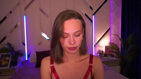 shyysiren online show from December 18, 2:45 pm