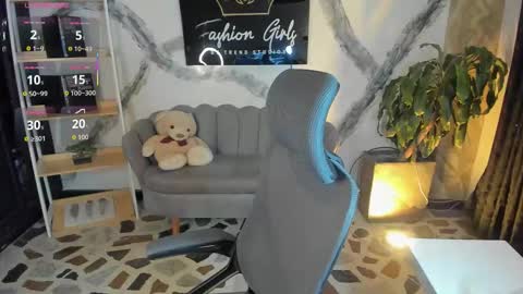 siafoxx_ online show from March 17, 5:23 am