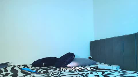 Sienna Morales online show from April 12, 2:10 pm