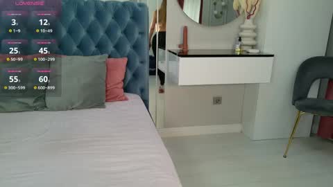 Sienna online show from April 13, 11:14 am