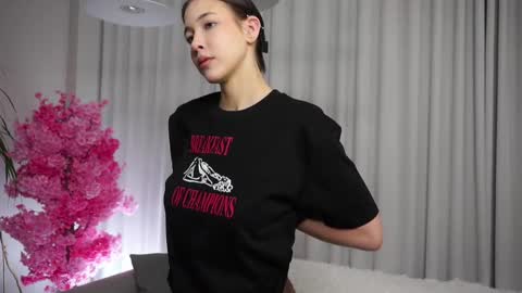 Eva  online show from September 18, 11:25 am