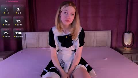 Snapshot of silly___woman chatting on October 4, 2:37 pm silly___woman online show from October 4, 2:37 pm