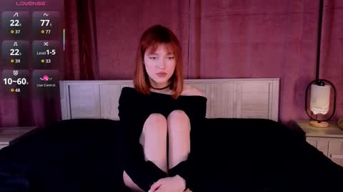 silly___woman online show from November 19, 5:12 pm