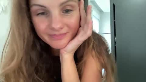 Snapshot of silver_miley chatting on October 6, 9:27 am silver_miley online show from October 6, 9:27 am