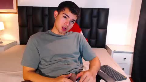 simon__lambert online show from June 11, 12:32 am