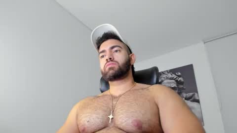 simon_leon01 online show from March 18, 11:21 pm