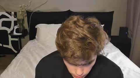 Simon online show from December 18, 6:03 pm