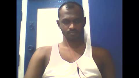 Snapshot of singletamilblackboy chatting on December 16, 10:40 am singletamilblackboy online show from December 16, 10:40 am