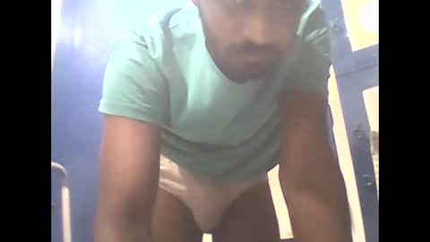 Snapshot of singletamilblackboy chatting on January 9, 5:54 pm singletamilblackboy online show from January 9, 5:54 pm