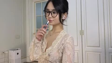 Ellie online show from April 17, 8:06 am