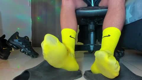 only foot                         worshipers here online show from April 17, 12:46 am