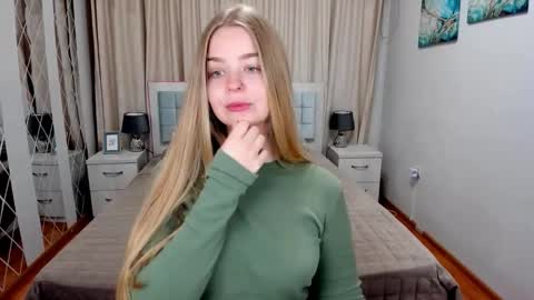 SirenaBloom online show from April 21, 9:49 am