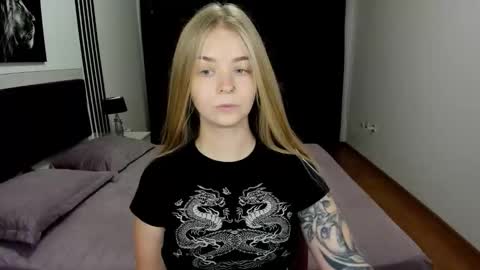 SirenaBloom online show from September 9, 9:31 am