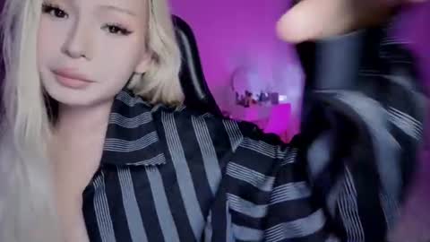 sirenveya online show from June 22, 2:17 am