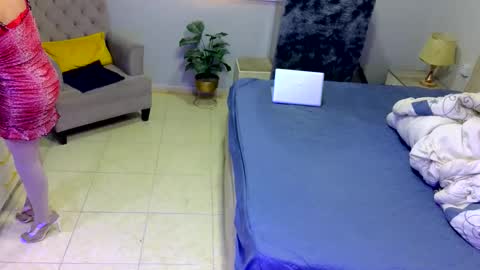 D i f a  Ana Arbeh shemale online show from April 6, 7:09 am