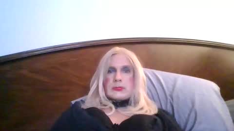 wants to suck cock online show from November 10, 12:24 am