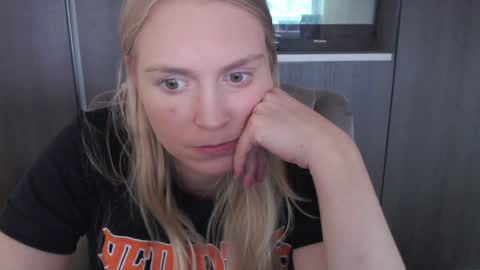 Elise online show from October 20, 8:52 am