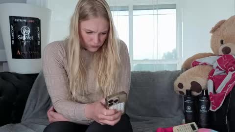 Elise online show from May 17, 10:13 am