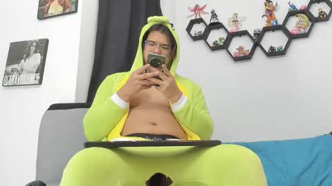 Snapshot of siul_bigcock chatting on October 23, 2:13 am Siul Thompson online show from October 23, 2:13 am