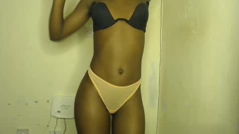 sizzly_ass online show from March 25, 8:04 pm