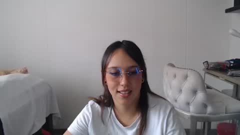 Snapshot of skarlet_adams chatting on February 10, 7:07 pm Alice online show from February 10, 7:07 pm