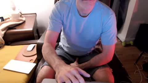 Snapshot of skibumz chatting on December 5, 2:47 am Skibumz online show from December 5, 2:47 am