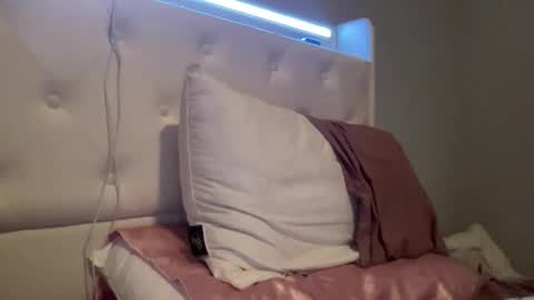 skiimaskabby online show from March 30, 1:17 am