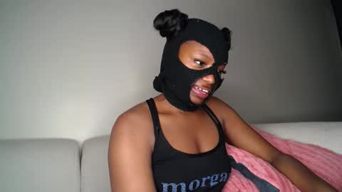 Snapshot of skimask_freak chatting on March 8, 11:16 am Krystal Belle online show from March 8, 11:16 am