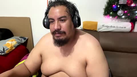 Snapshot of skinhell chatting on December 30, 6:31 am Elias online show from December 30, 6:31 am