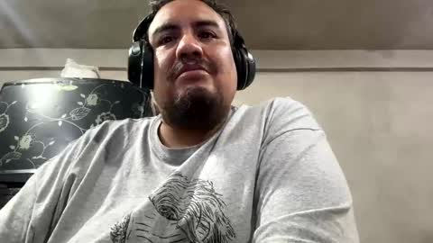 Snapshot of skinhell chatting on November 1, 4:55 am Elias online show from November 1, 4:55 am